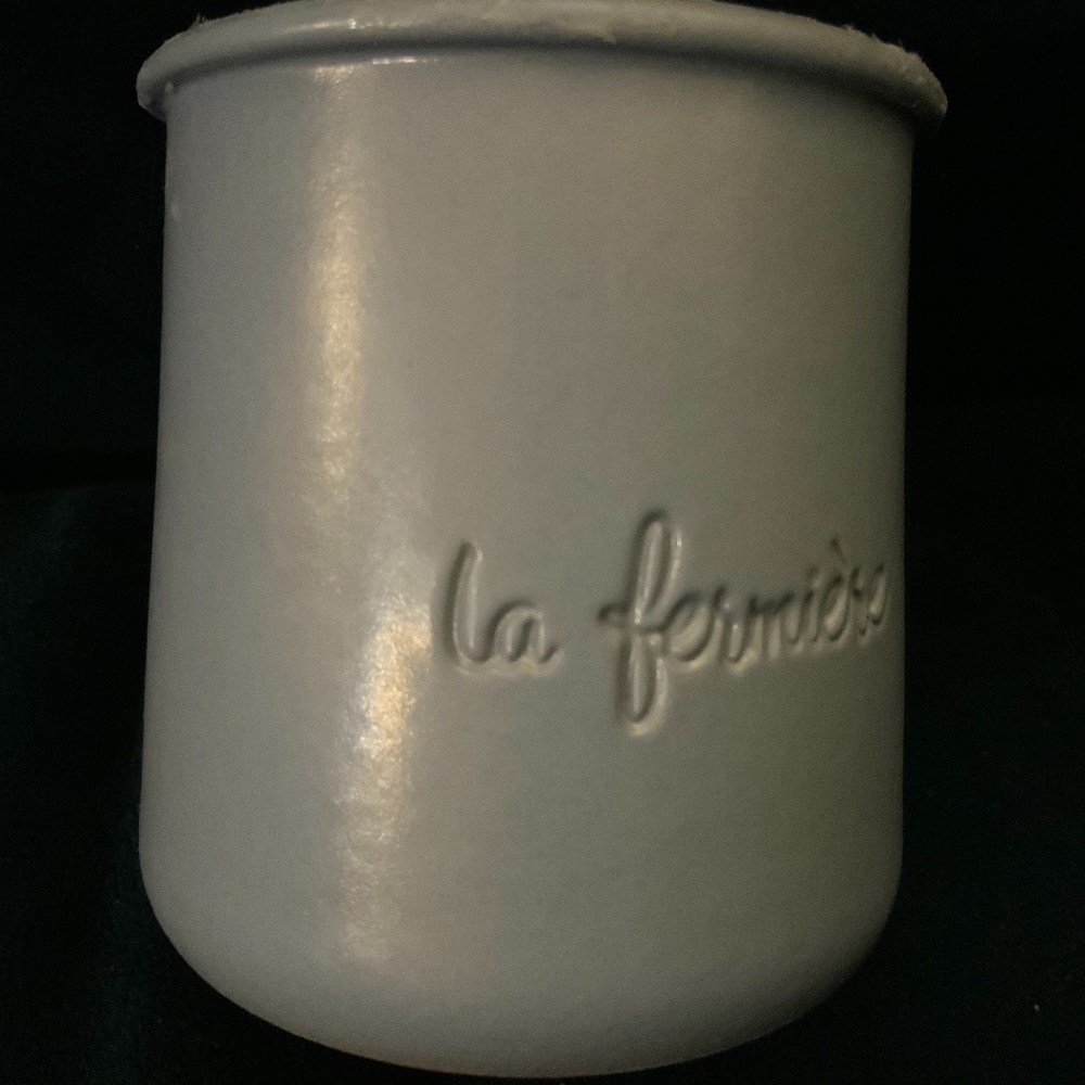 15 la fermiere yogurt pots ( 5 yellow,5 blue and 5 green)